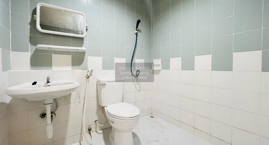For sale 2 bedrooms townhouse in Mueang Samut Sakhon, Samut Sakhon