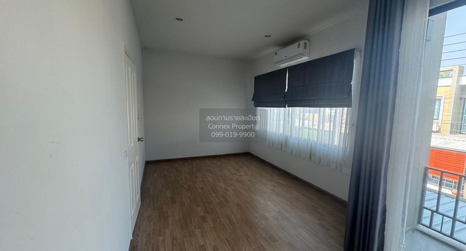 For sale 3 bedrooms townhouse in Mueang Pathum Thani, Pathum Thani