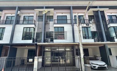 For sale 3 ベッドルーム townhouse in Saphan Sung, Bangkok