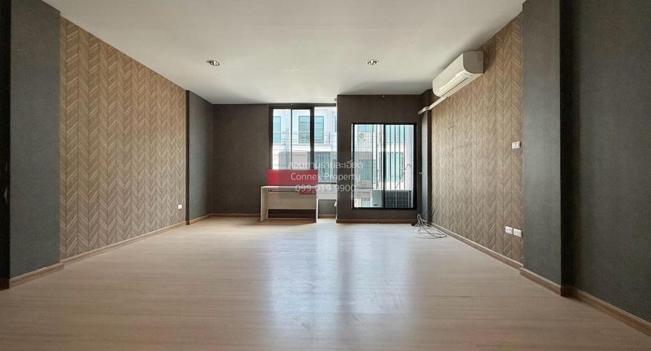 For sale 3 ベッドルーム townhouse in Saphan Sung, Bangkok