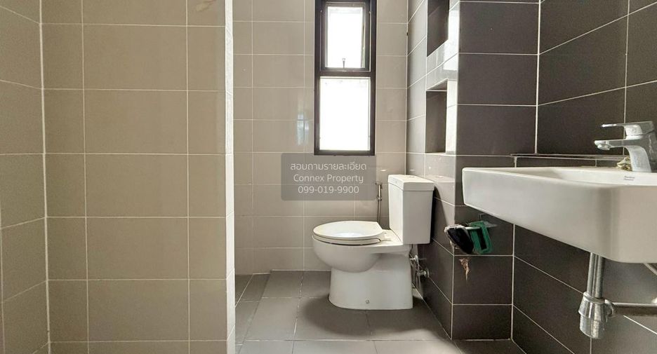 For sale 3 ベッドルーム townhouse in Saphan Sung, Bangkok