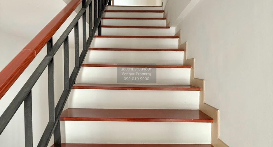 For sale 3 ベッドルーム townhouse in Saphan Sung, Bangkok