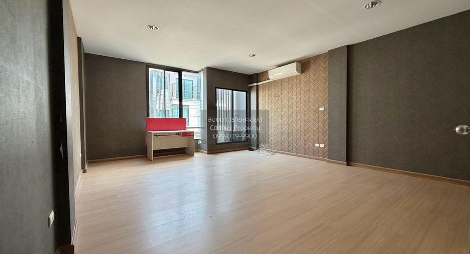 For sale 3 ベッドルーム townhouse in Saphan Sung, Bangkok