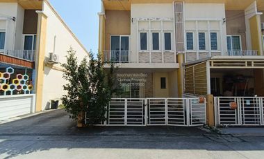 Casa adosada en venta de 4 habitaciones en Mueang Samut Sakhon, Samut Sakhon
