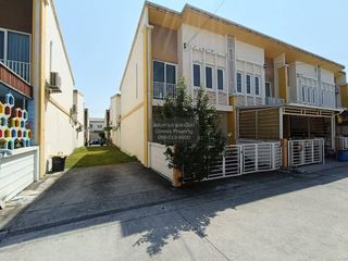For sale 4 bedrooms townhouse in Mueang Samut Sakhon, Samut Sakhon