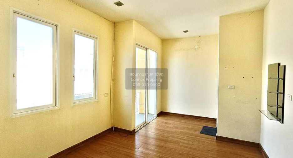 Casa adosada en venta de 4 habitaciones en Mueang Samut Sakhon, Samut Sakhon