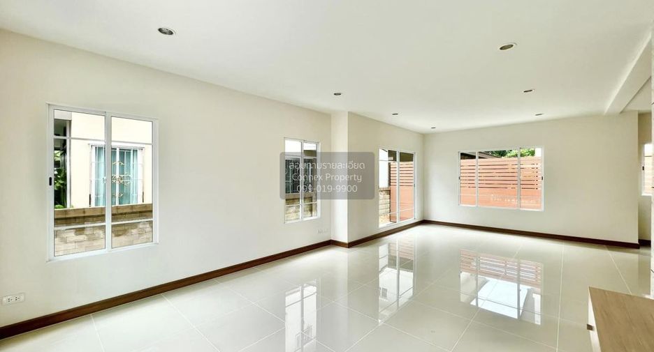 For sale 3 bedrooms house in Krathum Baen, Samut Sakhon