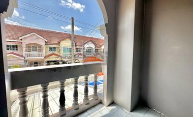 Casa adosada en venta de 2 habitaciones en Wang Thonglang, Bangkok