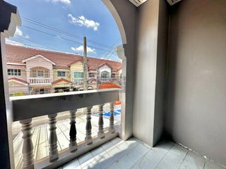 Casa adosada en venta de 2 habitaciones en Wang Thonglang, Bangkok
