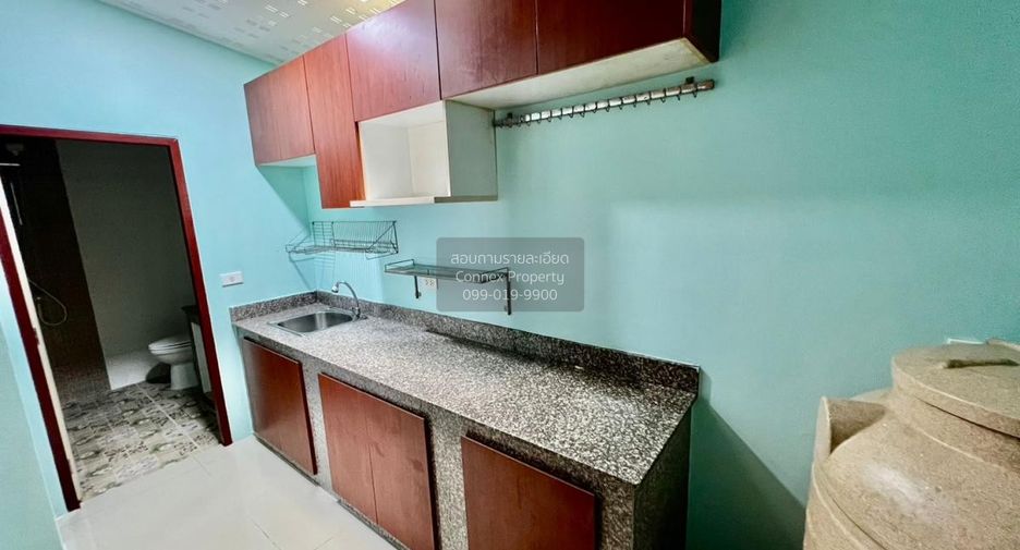 À vendre 3 chambres maison de ville à Krathum Baen, Samut Sakhon
