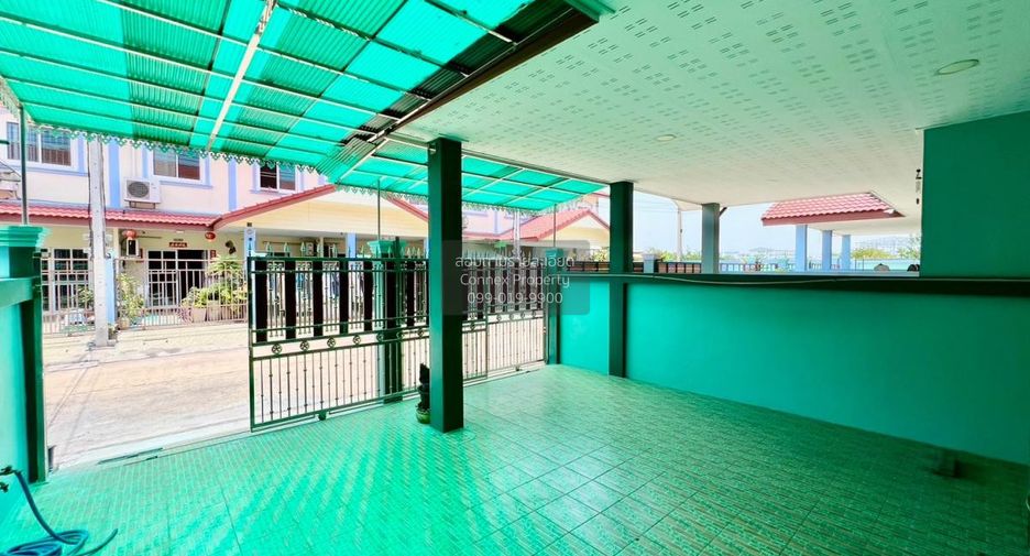 À vendre 3 chambres maison de ville à Krathum Baen, Samut Sakhon