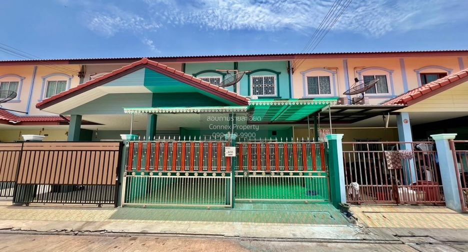 À vendre 3 chambres maison de ville à Krathum Baen, Samut Sakhon