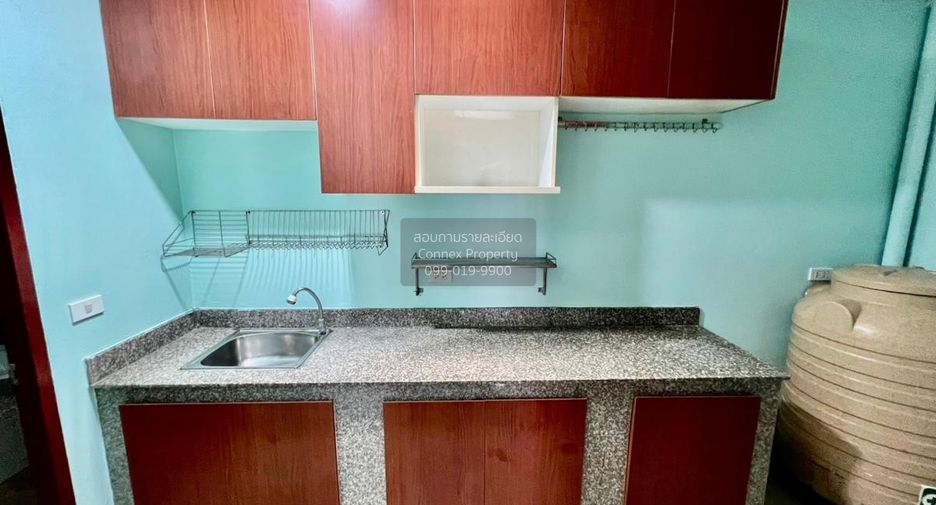 À vendre 3 chambres maison de ville à Krathum Baen, Samut Sakhon