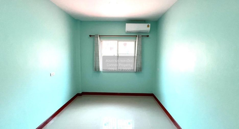 À vendre 3 chambres maison de ville à Krathum Baen, Samut Sakhon
