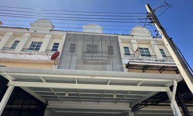 Casa adosada en venta de 3 habitaciones en Rat Burana, Bangkok