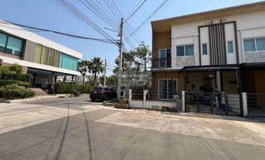 Casa adosada en venta de 4 habitaciones en Bang Yai, Nonthaburi