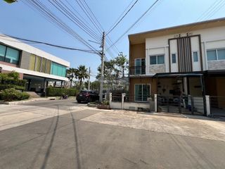 Casa adosada en venta de 4 habitaciones en Bang Yai, Nonthaburi