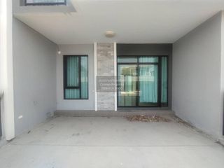 Casa adosada en venta de 3 habitaciones en Khlong Luang, Pathum Thani