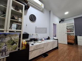 For sale 3 ベッドルーム house in Huai Khwang, Bangkok