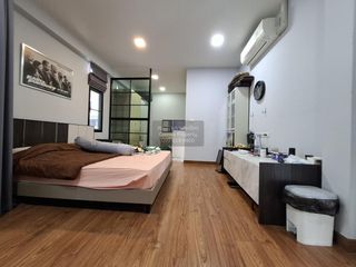 For sale 3 ベッドルーム house in Huai Khwang, Bangkok