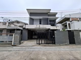 For sale 3 ベッドルーム house in Huai Khwang, Bangkok