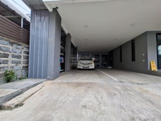 For sale 3 ベッドルーム house in Huai Khwang, Bangkok