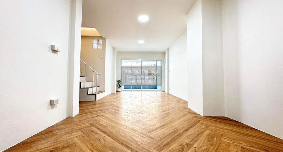 For sale 4 bedrooms townhouse in Thanyaburi, Pathum Thani