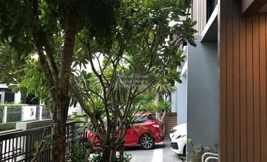 出售 4 卧室 独立屋 在 Mueang Pathum Thani, Pathum Thani