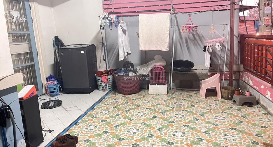 For sale 3 bedrooms townhouse in Mueang Samut Prakan, Samut Prakan