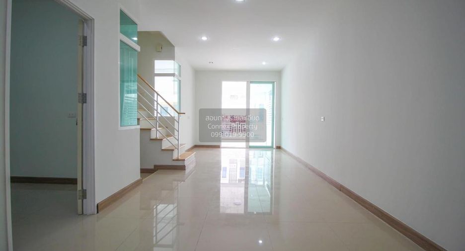 Casa adosada en venta de 3 habitaciones en Nong Khaem, Bangkok
