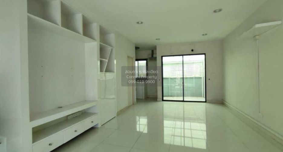 Casa adosada en venta de 3 habitaciones en Chom Thong, Bangkok