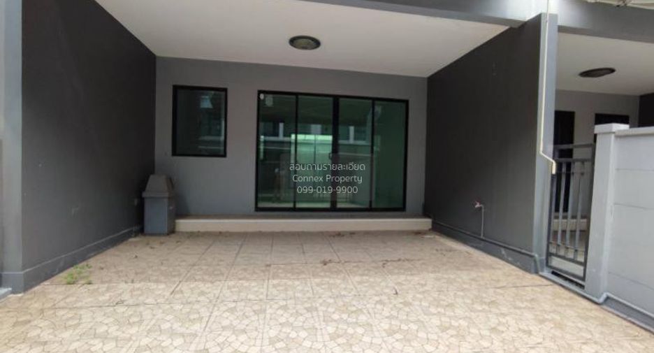 Casa adosada en venta de 3 habitaciones en Chom Thong, Bangkok