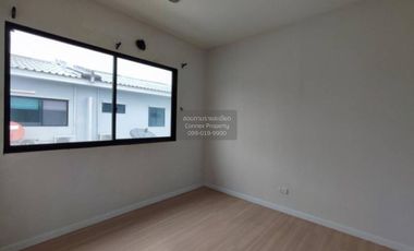 Casa adosada en venta de 3 habitaciones en Chom Thong, Bangkok
