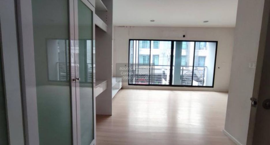 Casa adosada en venta de 3 habitaciones en Chom Thong, Bangkok
