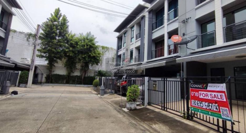 Casa adosada en venta de 3 habitaciones en Chom Thong, Bangkok