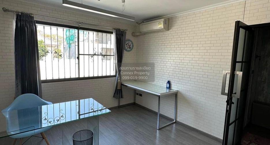 For sale 3 bedrooms townhouse in Lat Phrao, Bangkok