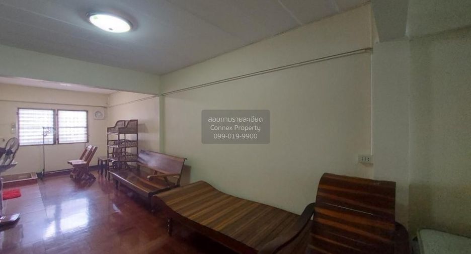 For sale 3 bedrooms retail Space in Nakhon Chai Si, Nakhon Pathom