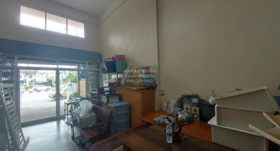 For sale 3 bedrooms retail Space in Nakhon Chai Si, Nakhon Pathom