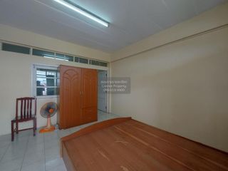 For sale 3 bedrooms retail Space in Nakhon Chai Si, Nakhon Pathom