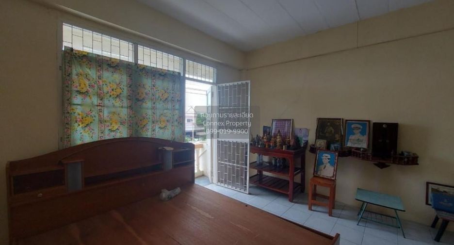 For sale 3 bedrooms retail Space in Nakhon Chai Si, Nakhon Pathom