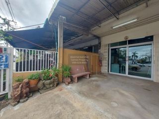 For sale 3 bedrooms retail Space in Nakhon Chai Si, Nakhon Pathom