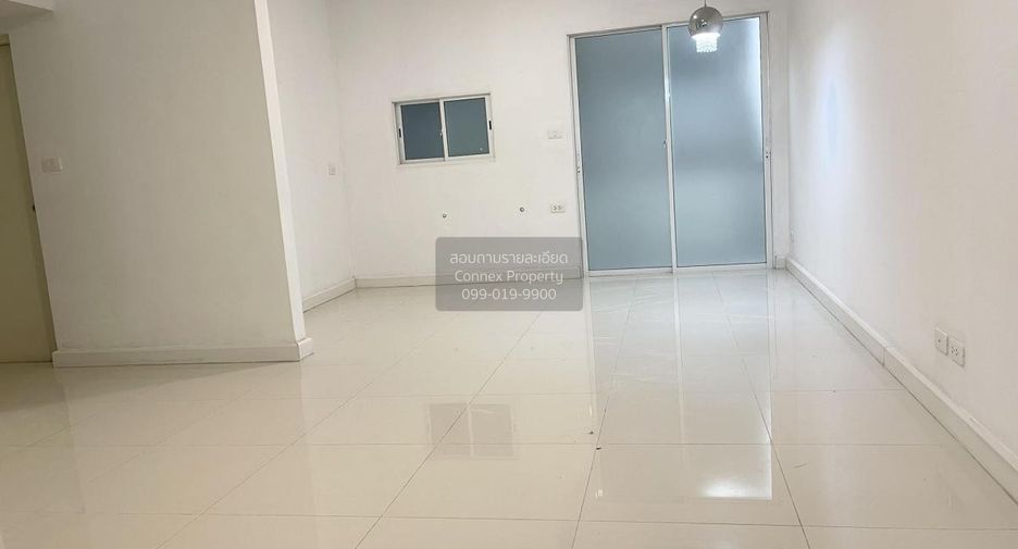 Casa adosada en venta de 3 habitaciones en Min Buri, Bangkok