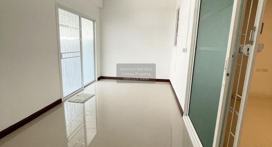 Casa adosada en venta de 3 habitaciones en Min Buri, Bangkok