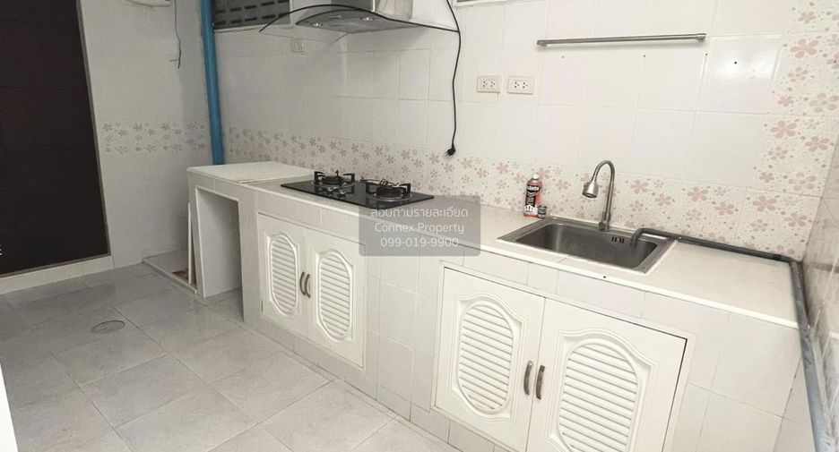 Casa adosada en venta de 3 habitaciones en Min Buri, Bangkok