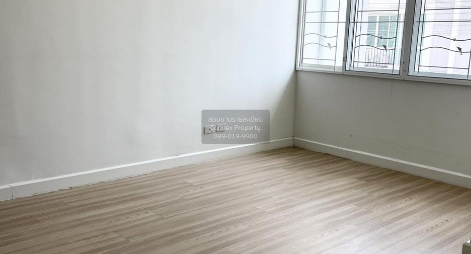 Casa adosada en venta de 3 habitaciones en Min Buri, Bangkok