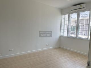 Casa adosada en venta de 3 habitaciones en Min Buri, Bangkok