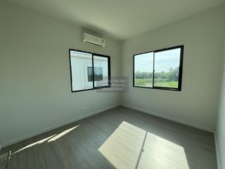 À vendre 3 chambres maison de ville à Krathum Baen, Samut Sakhon