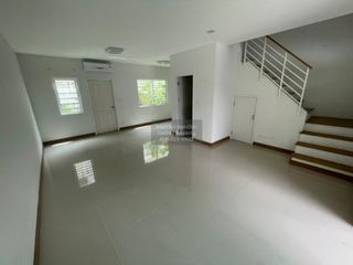 Casa adosada en venta de 3 habitaciones en Thanyaburi, Pathum Thani