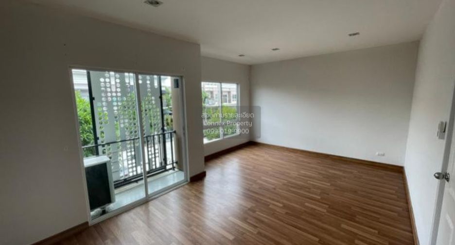 Casa adosada en venta de 3 habitaciones en Thanyaburi, Pathum Thani