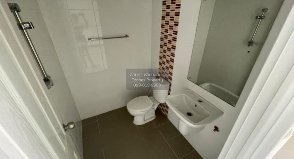 Casa adosada en venta de 3 habitaciones en Thanyaburi, Pathum Thani
